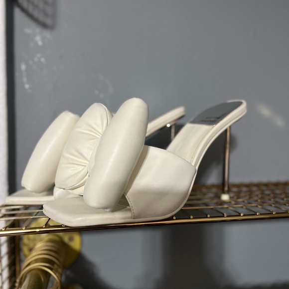 White Jefferey Campbell bow tie sandals 8.5 - Picture 3 of 8